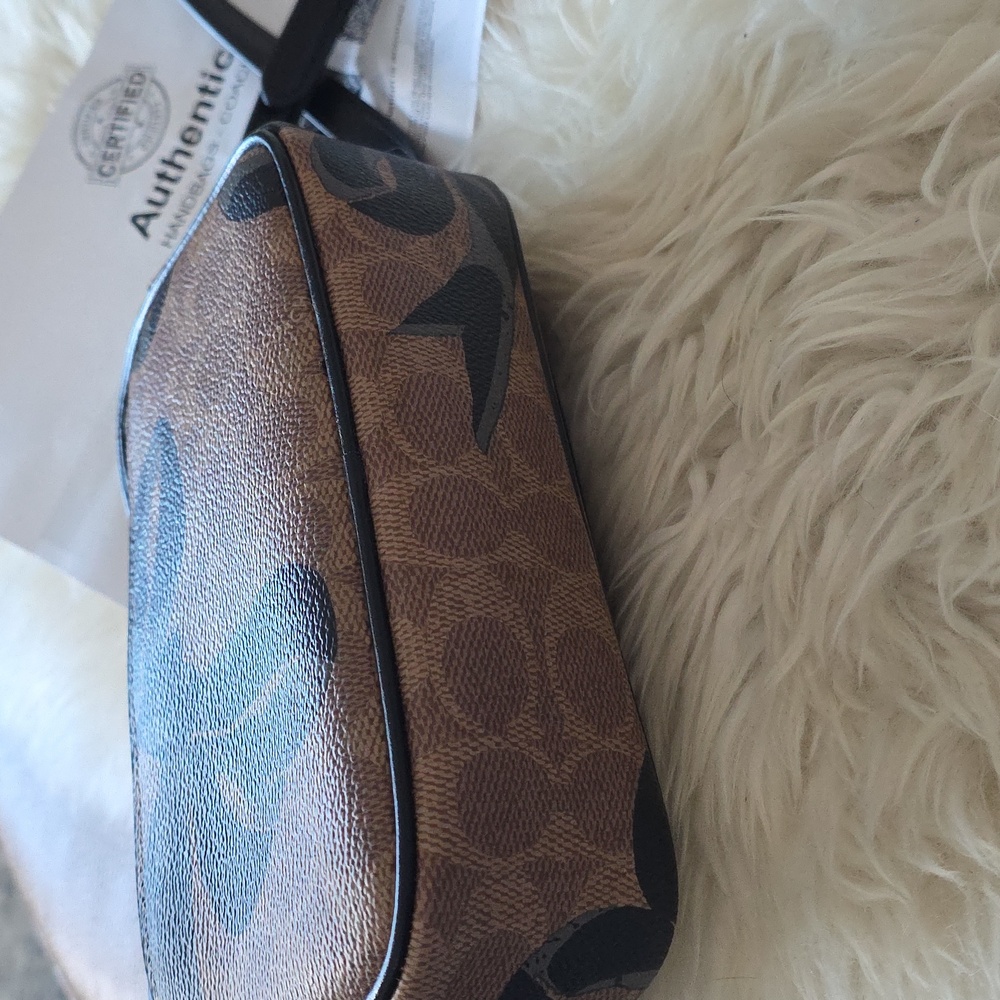 Adorable NWT Coach Mini Jamie Signature Bow Camera Bag 🖤🎀🎁❤️ - Picture 9 of 16